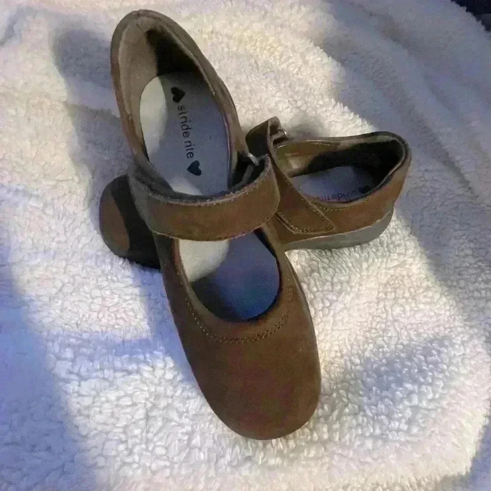 Stride rite brown leather Mary Jane’s size 2 1/2